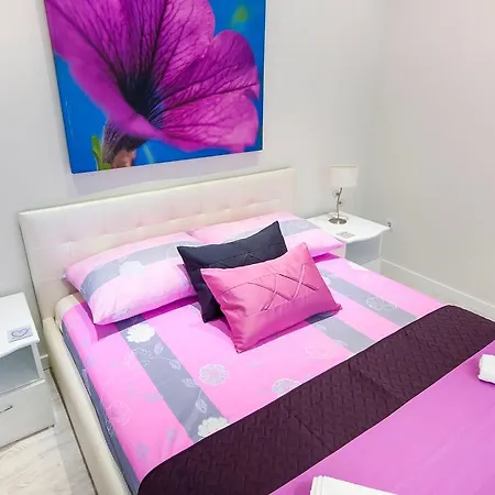 Pina And Lavender Apartman *