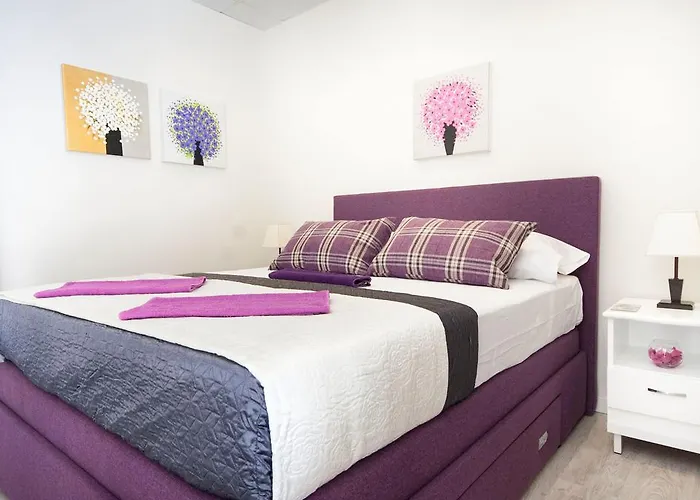 Pina And Lavender Apartman