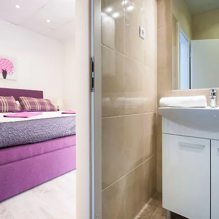 Pina And Lavender Apartment