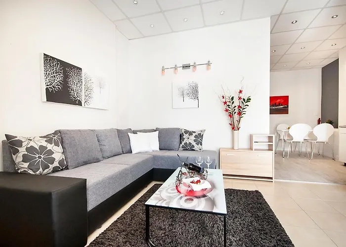 شقة Pina And Lavender